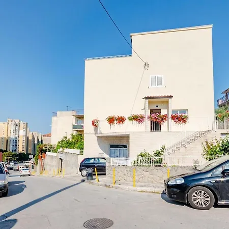 Marko - Three Bedroom With Balcony And Garden View * Split