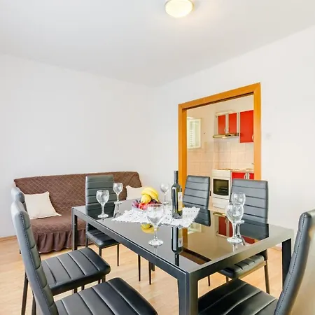 Marko - Three Bedroom With Balcony And Garden View * Split
