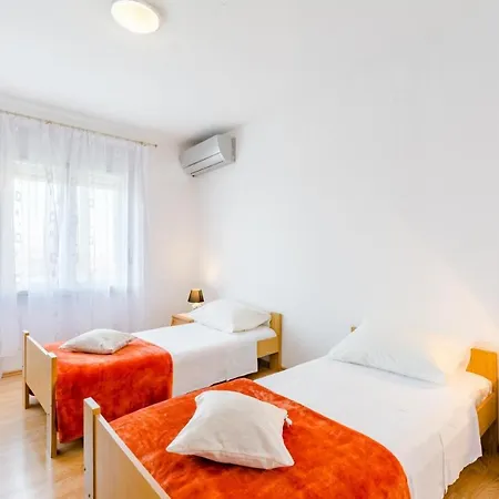 Marko - Three Bedroom With Balcony And Garden View Apartment *